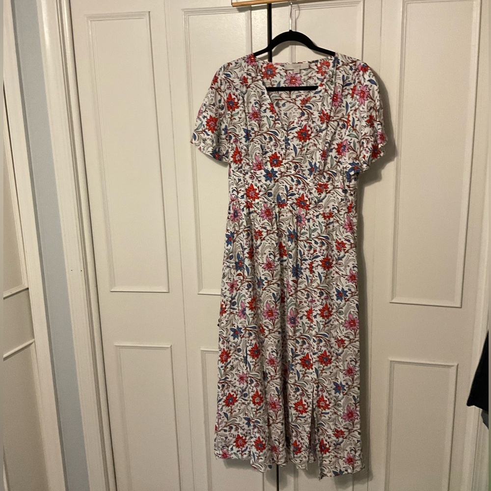 LOFT White Dress with short Sleeves and V-Neck